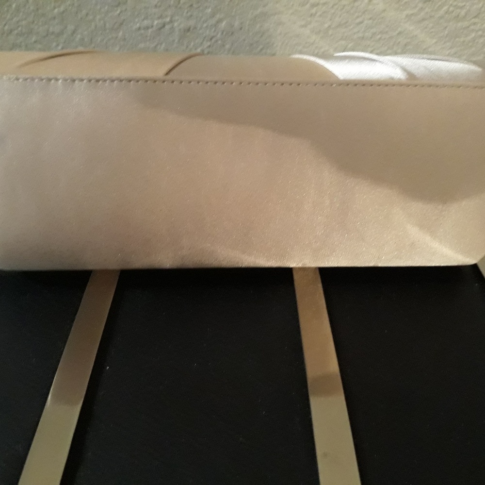 Purse - Picture 2 of 3